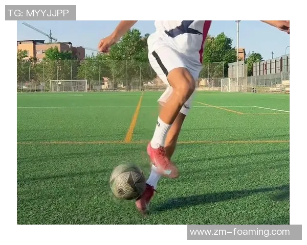 足球明星为何不追求花式踢球而专注实用技巧与团队配合